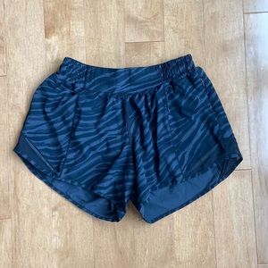Lululemon Hotty Hot Low-Rise Lined Short 4” Length Size 4